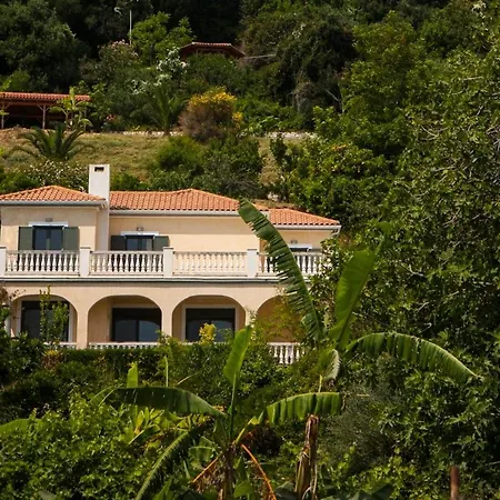 Lourdata Sleeps 6 Pool Wifi Villa