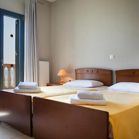 Lourdata Sleeps 6 Pool Wifi וילה