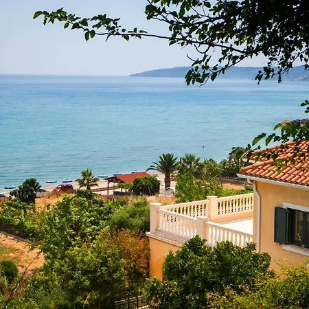 Lourdata Sleeps 6 Pool Wifi וילה לואורדטה