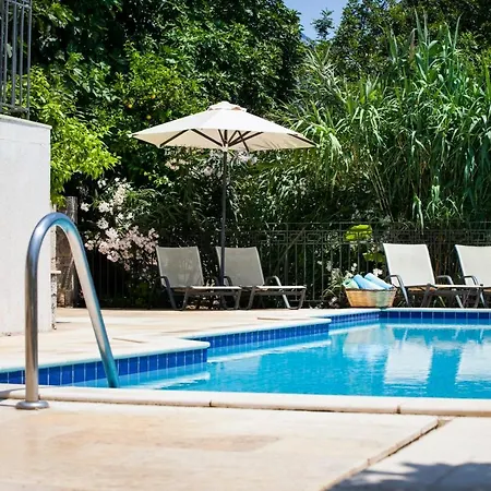 Lourdata Sleeps 6 Pool Wifi וילה לואורדטה